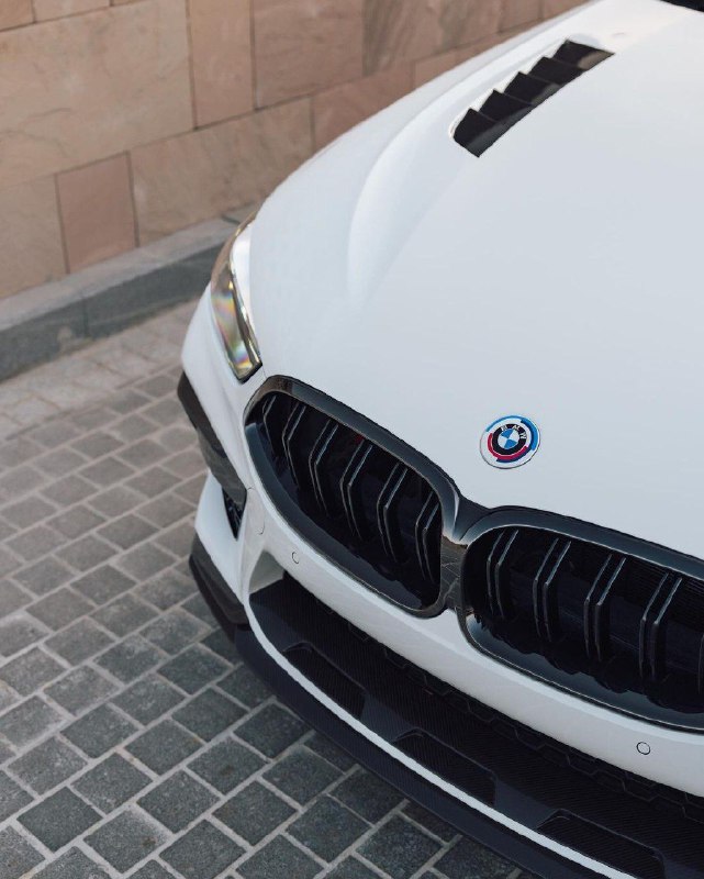BMW M8 Competition 3