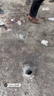 סצינות מזירת הריגת פלסטיני ופציעת אחרים באמצעות מזל"ט הפצצה ישראלי ברחוב אלת'לתי בעזה.
