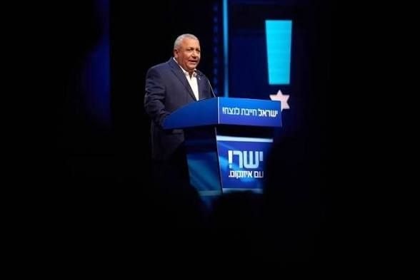 ערוץ 13 בעברית: צפוי כי הרצוג, ראש ישראל, יטיל תחילה על אייסנקוט להרכיב את הממשלה. מספר המלצות המפלגה משחק…