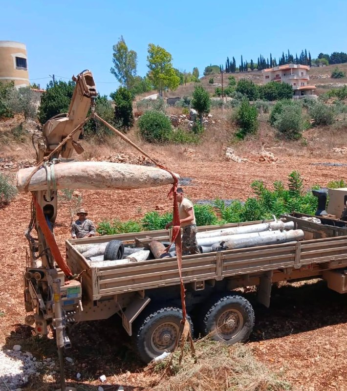 🚨יחידת ההנדסה של צבא לבנון פעלה לפירוק טיל שלא התפוצץ שנותר ממלחמה, במשקל כאלף קילוגרם, בעיירה טולין.