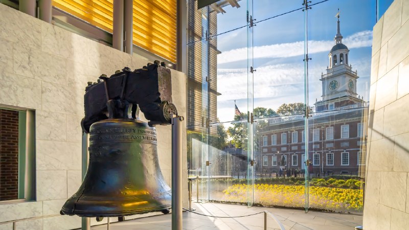 The story continuesLiberty Bell and Independence Hall, Independence National Historical Park, Philadelphia, Pennsylvania (© f11photo/Shutterstock)
