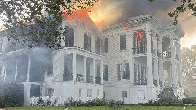 Nation's largest remaining antebellum plantation, Nottoway, burns to the ground