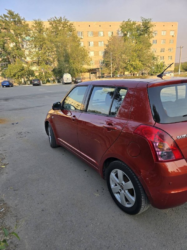 🚗 Suzuki swift 1.5 at • 2008 год

🔥 Яркий, компактный снаружи и удивительно просторный внутри!

Продаю suzuki swift с отличным сочетанием практичности, динамики и простоты эксплуатации. Чистый и ухоженный салон
В последних руках 8 с половиной лет

📋По комплектации :кожаный мультируль, электроусилитель руля, кондиционер заправлен и отлично работает, 4 электростеклоподъемника, обогрев передних сидений, электрорегулировка зеркал, обогрев зеркал и заднего стекла, светодиодные противотуманные фары, парктроники, сидение регулируется по высоте, штатная музыка с пищалками, докатка/балонник/домкрат/буксировочная петля.
✨ Главные плюсы данного swift:
✅ Надёжный атмосферный 1.5 двс с цепным грм
✅ Простой классический автомат
✅ Компактный кузов
✅ Просторный салон
✅ Отличный городской автомобиль
✅ Недорогая эксплуатация
✅ Предыдущие собственники женщины
✅ Родной пробег 209500

💰 Цена: 589 000 ₽

📞 Звоните/пишите 89081878000 — отвечу на вопросы и договоримся о просмотре. - фотография - 3