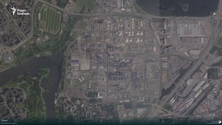 Появились спутниковые снимки московского НПЗ в Капотне после атаки беспилотников 18 июня._______________________📱 Москва горит: сильнейшая атака Украины на столицу РФ