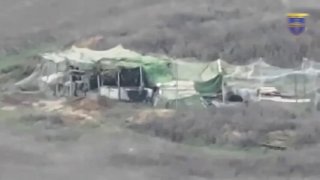 לוחמי חטיבה 105 TrO הרסו את עמדת רשיסט באזור בלגורוד עם תקיפות ארטילריה, כטב"מים FPV ומפציצים כבדים לוחמי ח…