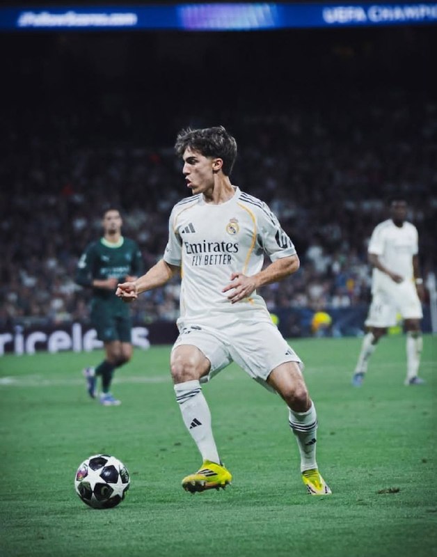 رئال مادرید | Real Madrid: 🚨🗞️ آ.اس:— آربلوا پیگیر مذاکرات مانوئل آنخل با فولامه.— رئال می‌خواد مانوئل آنخل رو بفروشه، ولی بخشی از حق فروش آینده‌ش 