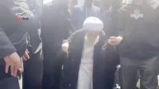 😎 חמינאי מת וג'נאטי עדיין בחיים והגיע לטקס ההלוויה של ארונו הריק של סייד עלי.