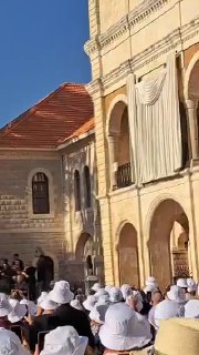 🏴הרגע בו הוסר הווילון מהסמל של הפטריארך אליאס הוייק