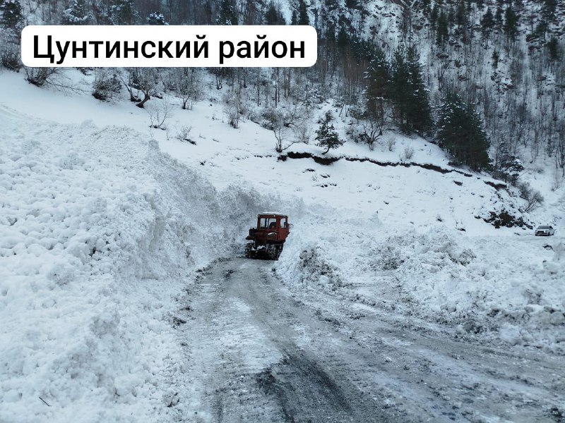 ❄️ В связи с ухудшением погодных условий, дорожные службы продолжают работу в круглосуточном, усиленном режиме. фото
