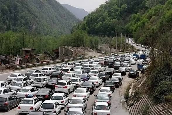 اخبار فوری بین‌الملل: ترافیک سنگین در محور‌های شمالی🔹جانشین پلیس راه فراجا: در بخش‌هایی از محور‌های چالوس، آزادراه تهران ـ شمال و هراز ترافیک 
