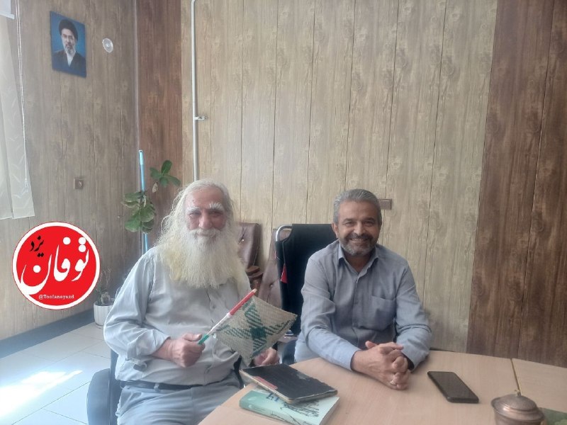 توفان یزد: برق کوچه دادگستری را در ساعت اداری قطع نکنید ساعت ده صبح خبرگزاری ایرنا و دادگستری هم برق نبود، مثل خانه مان، انها هم ان
