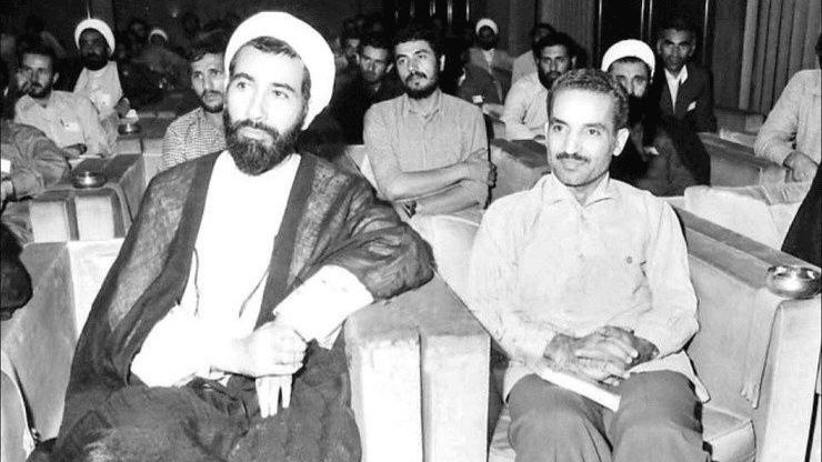 اخبار اصفهان: وقتی تلفن خدا در جلسه زنگ خورد🔹️دبیر جمعیت پیش‌گامان انقلاب اسلامی اصفهان با روایت خاطره‌ای از شهید رجایی: در یکی از جلس
