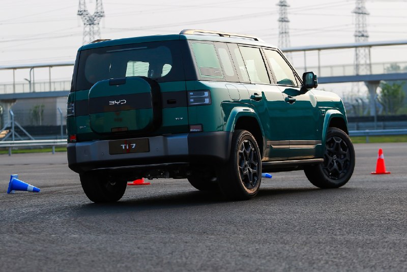 BYD Ti7 (2026) едет в Британию: PHEV “почти Defender”, семь мест, полный привод
