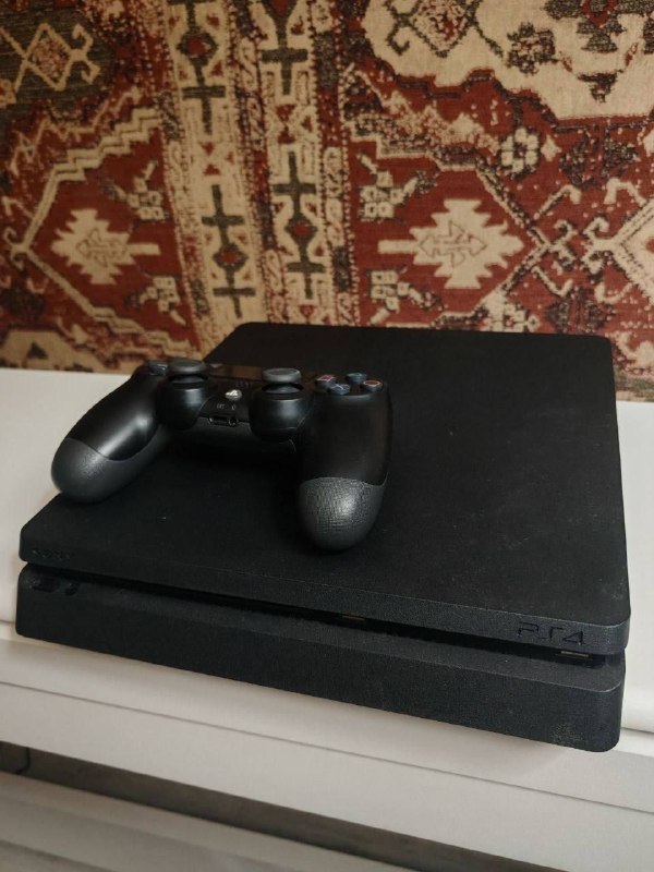 Продам PlayStation 4 Slim 1tb — фото 1
