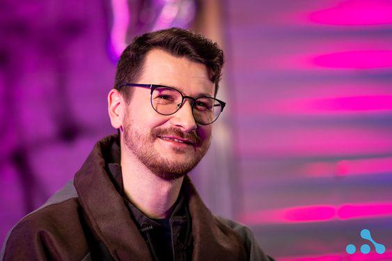 Dota2 Live: Missing personترجمه Gemini:‏گمشدهتوضیحات:Have you seen him this TI? I was hoping he would appear on at least one panel.‏