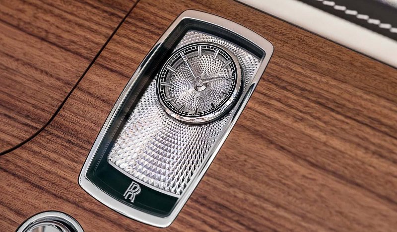 Rolls-Royce представил третий из четырех родстеров Droptail 3
