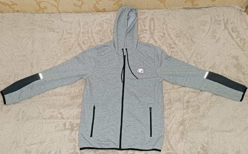 Продаю спортивный костюм, размер S. Совсем новый одевался 2 раза. Цена 65 лари — фото 1