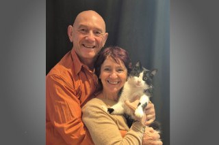 Потерявшийся кот преодолел почти 250 километров, чтобы вернуться к своим хозяевам из Испании во Францию, сообщает France Info.Супруги Патрик и Эвелин Сир потеряли своего кота по кличке Филу в начале августа, когда отдыхали на берегу моря в Испании. Предпол