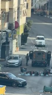הכיבוש ממשיך לסגור את אזורי אל-ג'לדה ודירבחה בחברון זה היום השלישי ברציפות, חונק את האנשים ומגביל את תנועתם.