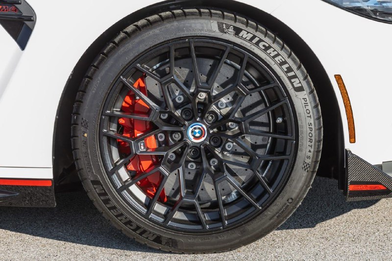 2023 BMW M4 CSL 8