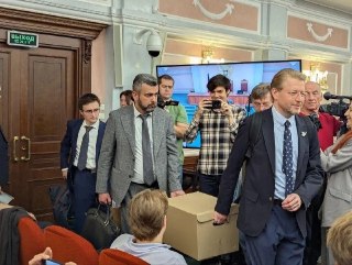 «Пусть всегда будет солнце», а Шаман — в штанах. Как Верховный суд РФ зачистил избирательный бюллетеньКакие доказательства принесли в суд представители партии «Родина», чтобы снять «яблочников» с выборов.Вот один из наиболее показательных примеров.Публикац