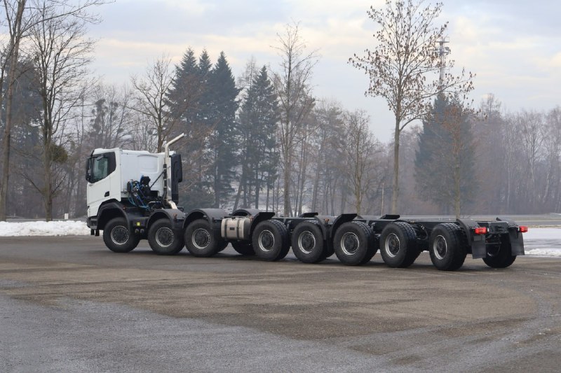 Tatra построила монстра 16×16 — десять поворотных колёс и 530 л.с. 2
