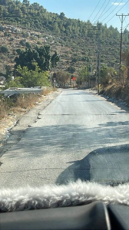 الاحتلال يغلق مدخل بلدة دير عمار غرب رام الله