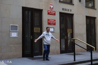 Обвиняемый в нападении на Волкова отказался от показаний, в которых называл Невзлина заказчикомВ суде Варшавы, где рассматривается дело Анатолия Блинова, обвиняемого в организации нападения на политика Леонида Волкова, огласили его показания. Об этом пишет