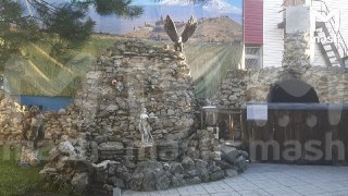 Причина смертельного удара током в Татарстане — трещины в изоляции провода насоса, который находился под водой.Погибли отец (73 года) и сын (49 лет). Они находились на территории кафе "Сако" в городе Болгар — в заведении часто отмечают юбилеи и свадьбы, кр