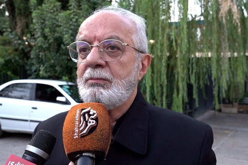 شهرآرانیوز: 🔶غزلی که به انتخاب رهبر شهید انقلاب، با خط طلایی در حرم رضوی ماندگار شد 👤محمدجواد غفورزاده، شاعر پیشکسوت، مشهور به شفق د