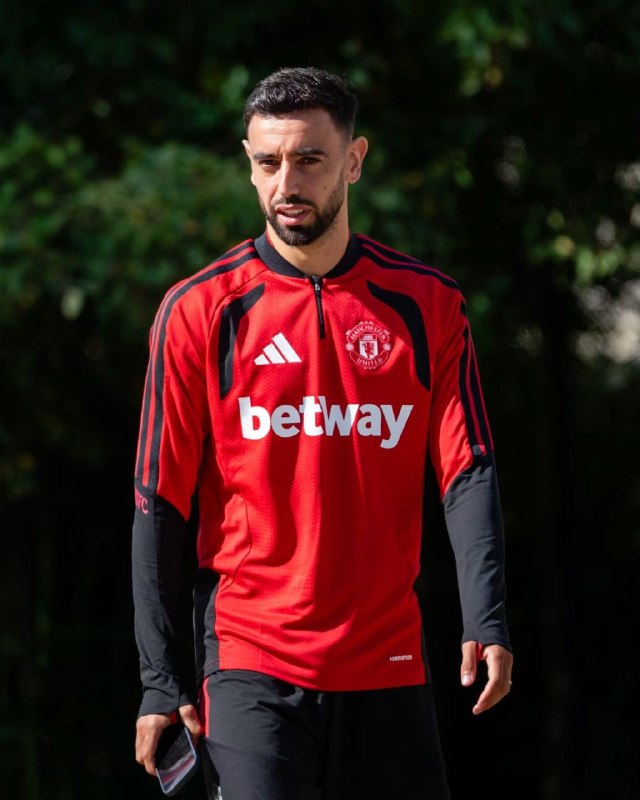 منچستریونایتد | Manchester United: 👤 Simon Stone 🗞️ BBC 🚨منچستریونایتد تصمیم داره هر پیشنهادی که قبل از بسته شدن پنجره نقل‌وانتقالات واسه برونو فرناندز میا