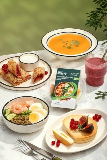 «Перекрёсток» запустили новую линейку готовой еды для правильного питания в ко-брендинге «Перекрёсток Select» и «Зелёная линия». Она представлена 40 ПП блюдами, которые подходят для питания на каждый день и для популярных диетических протоколов - кето, вег