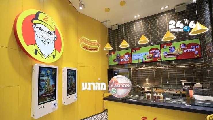 🇮🇱 The hot dogs exit of the Chabadniks: selling 50% of the chain at a value of NIS 7 million. Kemari Retail, from the owners of Seven Express, is purchasing 50% of the fast food chain Hashrah Zalman's, which operates 12 branches and is considered popular in the ultra-orthodox sector. Chef Moshik Roth will launch a new chain in the field this week.