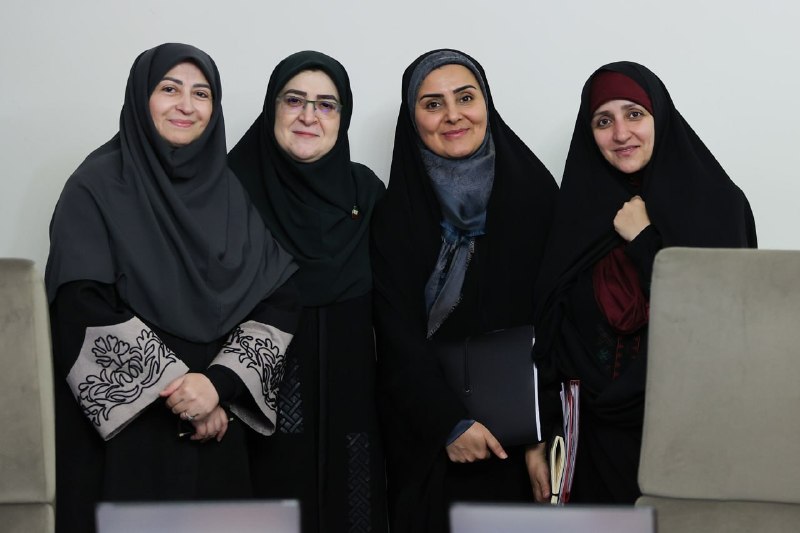 جماران: 📸 تصاویری از جلسه هیات دولت که بعدازظهر امروز یکشنبه به ریاست مسعود پزشکیان و با حضور اعضای هیات دولت در نهاد ریاست جمهو