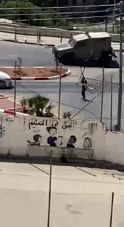 כוחות הכיבוש מסתערים על שכונת עין מונג'יד, בעיר רמאללה.