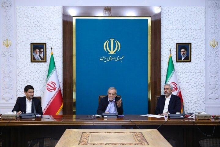 سردشت روداو: پزشکیان: دریافت هرگونه خدمت در کشور منوط به ارائه کد پستی و کد ملی میشودرئیسجمهوری:🔹آگاهی از دادههای مکانی، هویتی و م