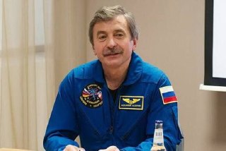 Героя РФ и космонавта Александра Лазуткина госпитализировали в Москве. По данным Mash, у него инфаркт.Александр Лазуткин летал на "Союз ТМ-25", работал на станции "Мир". Экспедиция 1997 года стала одной из сложнейших в истории российской космонавтики: 23 ф