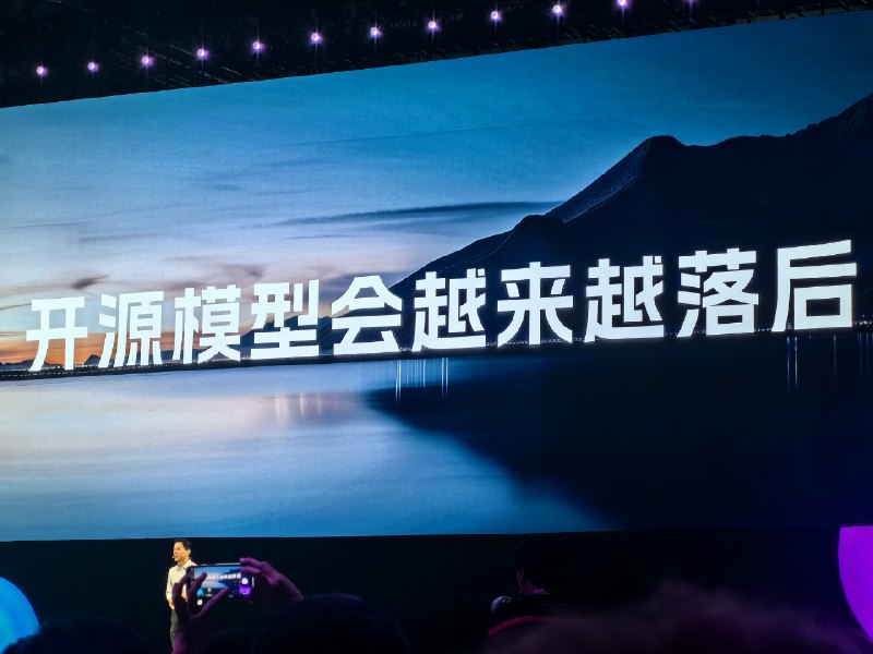 某毒不愧是科技的绊脚石…请睁开眼看看这个世界吧…自己的模型打过 mistral 再说…
