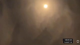 צפו: רקטה סינית Long March 7A (CZ-7A) התפוצצה במהלך טיסה בשלב ראשון, בערך 85 שניות לאחר ההמראה מאתר שיגור ה…