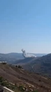 מראות מהתקיפות האוויריות של הכיבוש על ואדי סרבין, דרום לבנון.