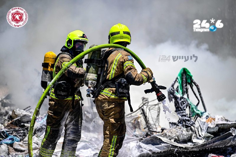 🇮🇱 שריפה במבנה מסחרי בראשון לציון: שני לכודים חולצו במצב קל. צוותי כבאות והצלה ממשיכים לפעול בזירת השריפה…