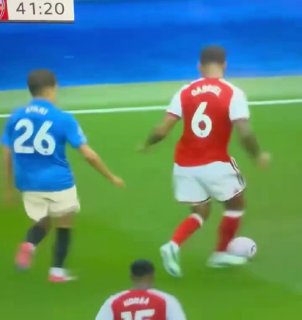 🚨Gabriel was in the Premier League team of the season last year and is doing it against Brighton