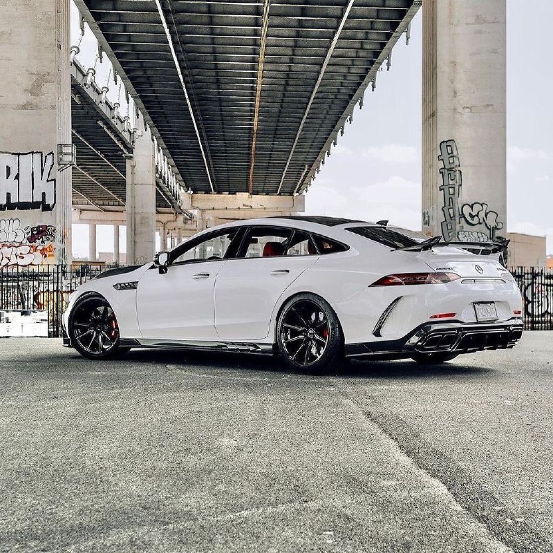 Mercedes-AMG GT 4-door с карбоновым бодикитом от Inferno 4