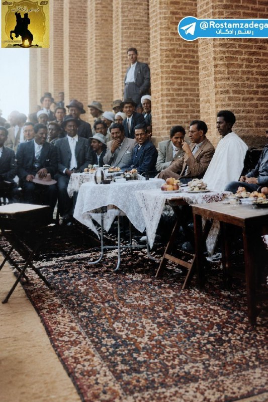 رستم زادگان: این عکس مراسم عروسی سردار آقا علیخان سارانی فرزند سردار حاج حسین خان با حضور مقامات دولتی در سال 1322 در عمارت سردار محم