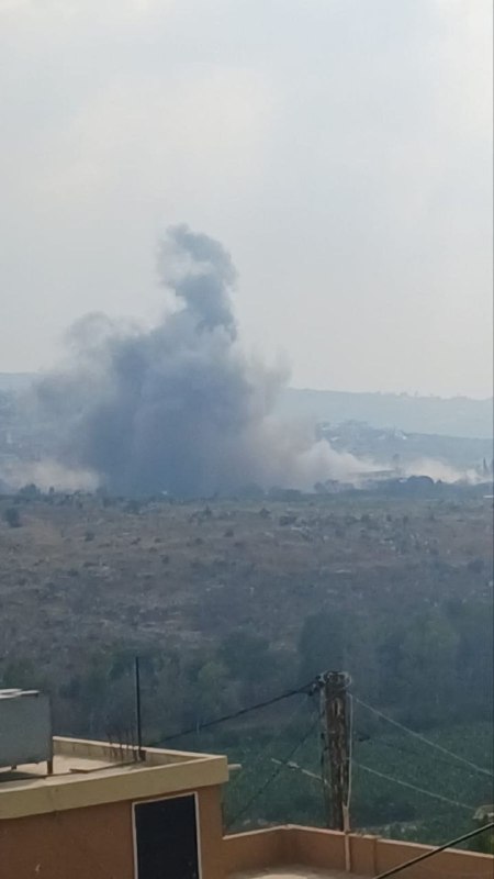 דחוף: מטוסי הכיבוש פותחים בפשיטה עם שני טילים על העיירה מנצורי, דרומית ללבנון.