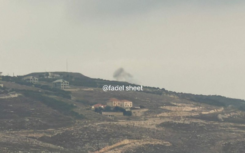 דחוף: מל"טים ישראלים מפילים "גלונים" נפץ על גבעת עלי אל-טאהר, בדרום לבנון.