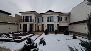 На продаже 3-х уровневый дом в Алмазарском районе