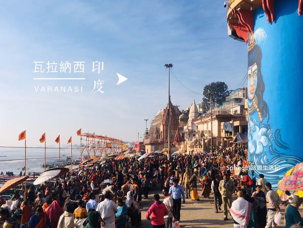 【瓦拉納西:朝聖日恆河晨浴初體驗】恆河邊上洗個澡。在恆河畔的祈福儀式差點被印度大媽推下河 (女生自助北印12天)