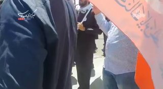 🎦 הסיסמה של פקיסטנים שנכחו בהלוויה של האימאם שנהרג