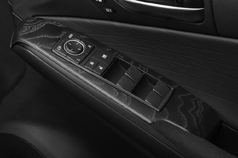 Lexus IS получил спецверсию F Sport Black IV 2